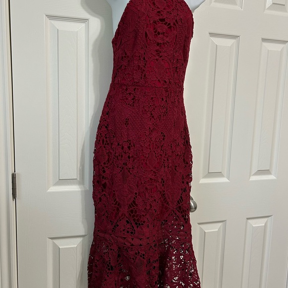 TWO SISTERS Red Elegant, High Neck Sleeveless Lace Dress ￼ - Picture 3 of 11